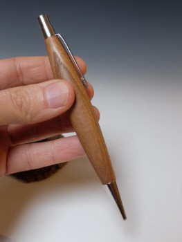 Kugelschreiber aus Schnurbaumholz mit Klickmechanik