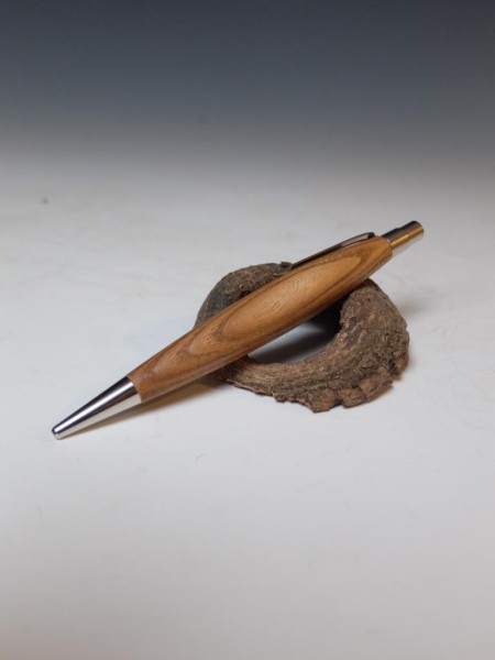 Kugelschreiber aus Schnurbaumholz mit Klickmechanik